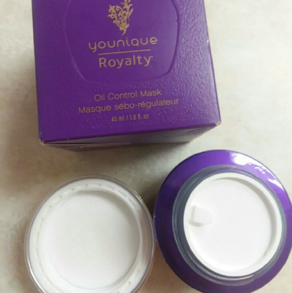 BNIB Younique oil control mask 100% authentic